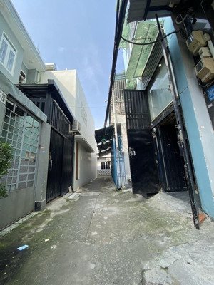 bán căn hộ dịch vụ- cạnh lotte- 8 phòng-hẻm xe hơi - trung tâm quận 7- giá siêu hời chỉ 6tỷ400