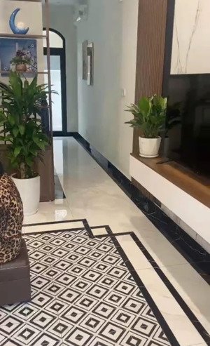 bán gấp liền kề chà là hoàn thiện 5 tầng giá tốt, gần vinmec phù hợp với gia đình có người lớn tuổi