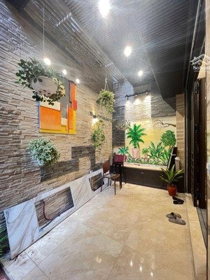 bán nhà trung tâm nguyễn văn cừ cách 1 nhà ra ô tô tránh, thoáng trước sau, đi bộ lên cầu sang phố