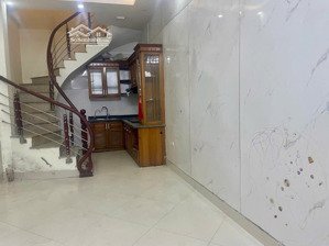 1 phút ra ô tô, minh khai đẹp, ngõ 3 gác, gần đh bách khoa, kd nhỏ, không qh, sđcc, 35m2*3t