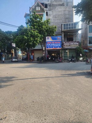 bán đất tặng nhà 2 tầng ngã tư xuân đỉnh - phạm văn đồng , dt 65m đường xe container chạy qua