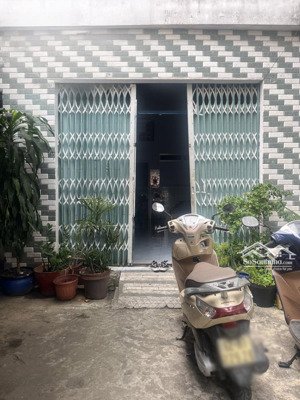 nhà đầu hẻm ô tô nguyễn văn quá, có sân để xe, chỉ nhỉnh 4 tỷ