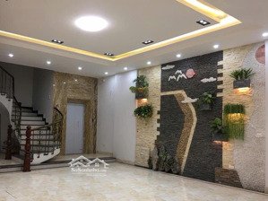 chính chủ cần bán gấp nhà việt hưng 5 tầng, mt 6m, vị trí kinh doanh, văn phòng, công viên, chợ