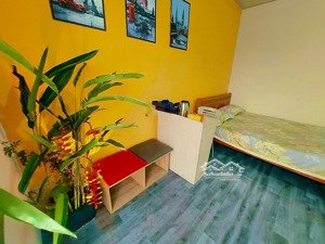 tìm một bạn nam ở ghép với với một bạn nam sinh viên trong khu villas chỉ 1.9triệu/ tháng / người