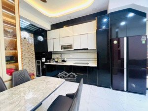 kẹt tiền bán gấp căn nhà 3 tầng 3pn mới full nội thất đã hoàn công, đối diện vinhomes giá 5.15 ty