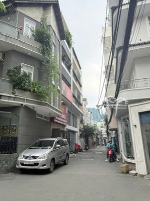 gấp!!!nhà 3 tầng,hxh, tt quận 1, trần hưng đạo, 30m2, nhỉnh 6t