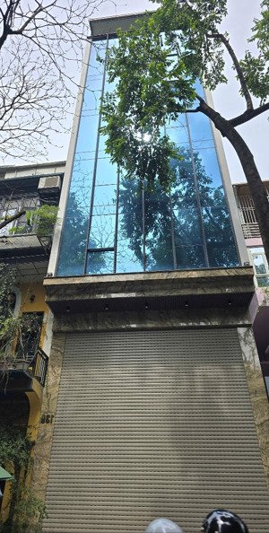 bán nhà mặt phố hoàng quốc việt, cầu giấy, 6 tầng nổi và 1 hầm, mt 4m, diện tích thực tế 42m2.