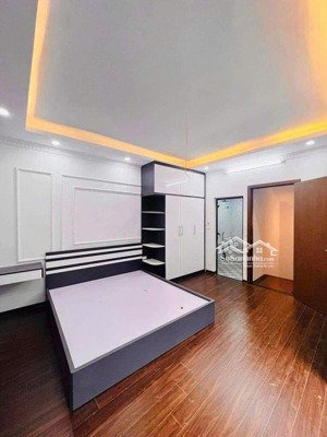 *chính chủ nhờ em việt bán nhà mới đẹp lê trọng tấn - nhỉnh 6 tỷ*