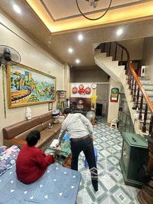 cực rẻ! minh khai 30m ô tô, 40m2, ngõ nông, chỉ 6,8 tỷ, mặt tiền 4,5m, sđcc, 3 tầng, kv phát triển.