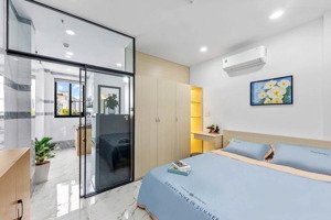 cho thuê căn hộ 1 phòng ngủ ban công , sofa, thang máy, gần văn lang , công viên , tiện đi các quận