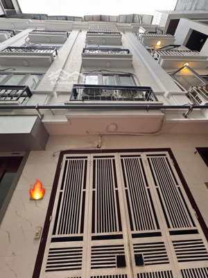 3 bước ra phố, ô chờ thang máy ngọc lâm long biên 33m2 x 5t nhỉnh nhẹ 8tỷ có tl