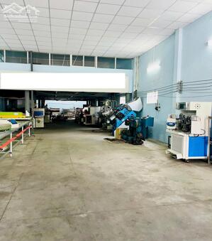 Bán nhà xưởng Ful thổ mặt tiền Xuân Thới Thượng, Hóc Môn, 304m2, 2 tầng, giá rẻ.