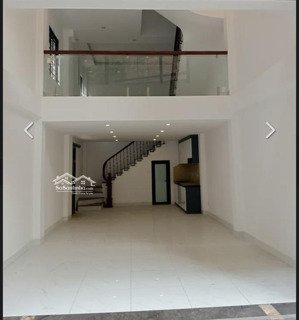 nhà đẹp trên đường cầu bươu, hoàng mai, hà nội, dt 42 m, 5 tầng, mt 4,2 m, ô tô vào nhà giá 7,6 tỷ.