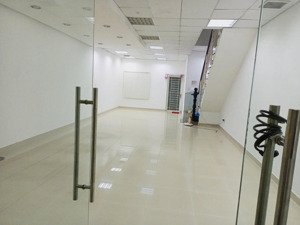 nhà đẹp cho thuê nc nguyễn hữu thọ nhà bè - dt 6m x18 thích hợp mở văn phòng hoặc cty- ngân hàng..