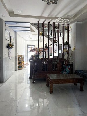 nhà 4 tầng nguyễn văn quá, chiều ngang hơn 5m6, hẻm ô tô tránh nhau, giá nhỉnh 6 tỷ