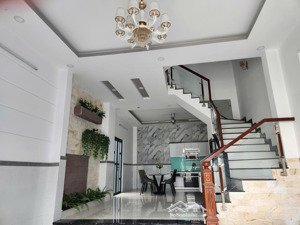 nhà 4 tầng góc 2 mặt tiền cực đẹp thiết kế hiện đại, vị trí kinh doanh đắc địa thủ đức, giá 13.5 tỷ