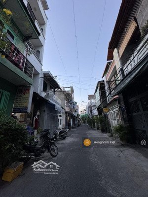 nhỉnh 8 - xe hơi ngủ trong nhà - 206/10 tân quý - q.tân phú