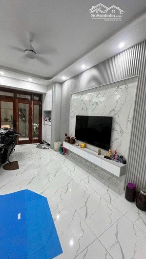 - vị trí cực đẹp - giáp khu biệt thự ngoại giao đoàn - sát ô tô tránh - 38m2 - 6 tầng - nhà mới đẹ