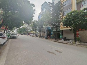 bán chung cư mini 72m2 ,7tầng thang máy 18tỷ. ngay cạnh toà mipec kiến hưng