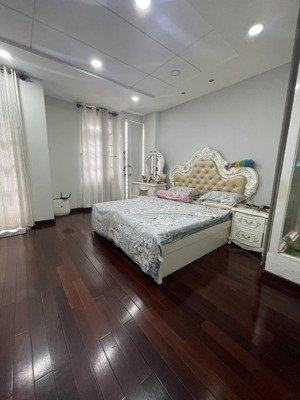 nhà bán 3 lầu, trong khu dân cư phong phú 5, kế bến xe q8. dt: 4,5x18m