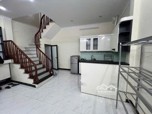 bán nhà gốc đề minh khai 5 tầng nhà mới_ 10m ô tô_ ngõ thông .