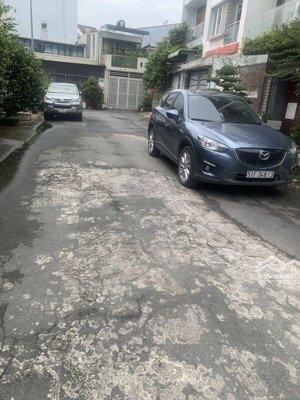 giảm 800tr nhà 2 tầng, 110m2,thổ cư, (6x19) (65tr/m2). đường 6m, ô tô tránh, có sân để xh trong nhà