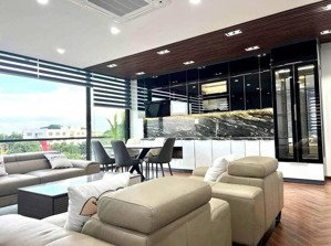 bán nhà hoàng quốc việt, 90m, 8 tầng, lô góc, vỉa hè, oto tránh, kinh doanh sầm uất ngày đêm.