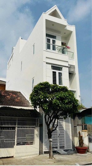 duy nhất căn nhà 4 tầng đường kinh doanh có thang máy + full nội thất gỗ tại ô bàn cờ nam nha trang