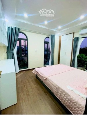 nhà dân 10 tỷ hơn 45m 5 tầng nguyễn sơn ngọc lâm gần ô tô tránh