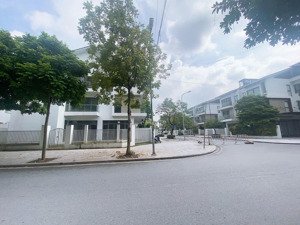 chính chủ cần bán gấp biệt thự khu đô thị dương nội mới 222,5m2 giá 3x tỷ. liên hệ e hoa 