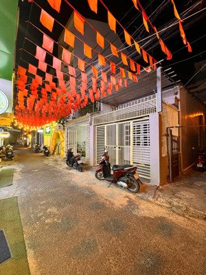 cho thuê nhà phố hẻm tô hiến thành, 2 mặt tiền , dt: 3,5x19m, tiện kinh doanh, giá thuê: 25tr/th