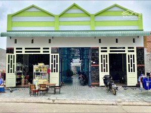 vợ chồng định cư nước ngoài nên bán dãy trọ kcn lê minh xuân, 300m2 đang cho thuê 35tr/tháng,1tỷ125