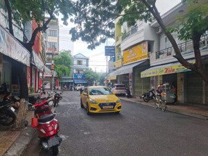 bán 2 căn nhà mt đường trường sa dt 312m2 ngang 10m, vị trí đắc địa, kd sầm uất, gần biển, 72tr/m2