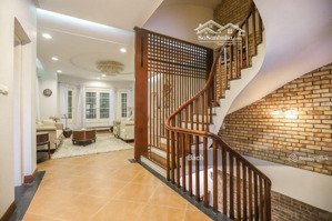 cho thuê nhà ngõ 52 phố tô ngọc vân, q. tây hồ - dt 130m2 x 5 tầng - mt 8m - 60tr - view hồ tây