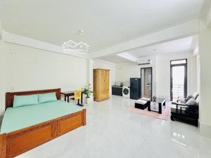 phòng ban công máy giặt riêng full nội thất ngã tư hàng xanh bình thạnh