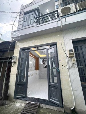 60m2 sử dụng, full thổ cư ở ht13 giáp chợ hiệp thành, hẻm oto, còn thương lượng