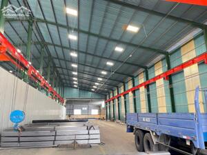 CHO THUÊ KHO XƯỞNG MẶT TIỀN QUỐC LỘ 1A, BẾN LỨC, LONG AN 1400M2 GIÁ 65K/M2- CÓ CẨU TRỤC