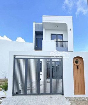 em bán gấp căn nhà 2 tầng ngay cầu vượt củ chi, 100m2 sổ hồng riêng, đường rộng rãi, chỉ 1.4 tỷ