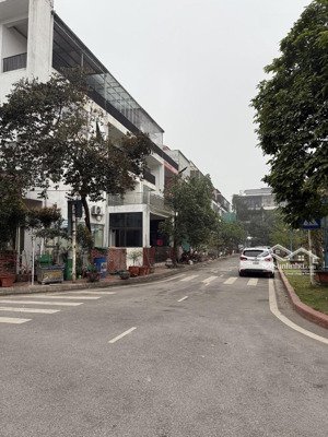 p.lô-918 phúc đồng -khuôn tiền hiếm nhà bán 45m 6 tầng ở ngay - yên tĩnh thoáng mát-vị trí đẹp