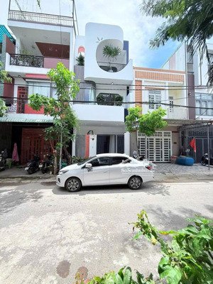 nhà đẹp lung linh, mặt tiền đường hoà minh 14, sát hồ tùng mậu, cách biển 300m