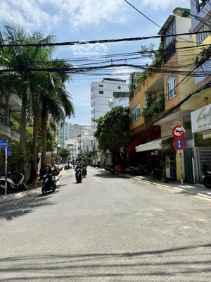 bán nhanh nhà phố 5 tầng, trung tâm nha trang 49.4m2 mt lê quý, giá 165 triệu / m2