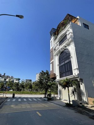 nhà giang biên siêu đẹp, vip, phân lô vỉa hè, hai thoáng, 6 tầng thang máy, 65m2, mt 6,2m, 25 tỷ