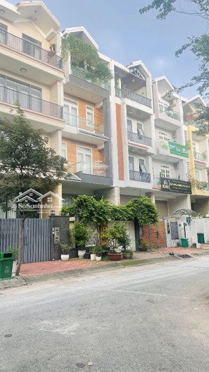 nhà chính chủ - bán nhà phố giá rẻ nhất khu vực kdc him lam quận 7..giá 28 tỷ -nhà 1 hầm 4 lầu.