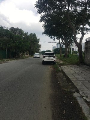 bán lô đất trong dự án vila thủ thiêm. dt: 12.5 x 34m. cn: 436m2. hiện đang là đất trống. xây mới