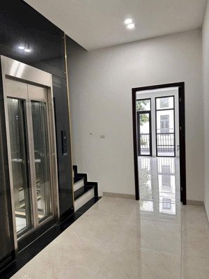 cho thuê nhà 5 tầng thang máy, nhà thô tại louis hoàng mai. giá từ 12-45tr/tháng. lh : 