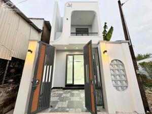  BÁN CĂN NHÀ 1 TRỆT, 1 LẦU, MỚI, ĐẸP, HIỆN ĐẠI, TẠI PHƯỜNG 3 CŨ NAY PHƯỜNG PHƯỚC HẬU TỈNH VĨNH LONG