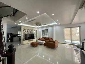 cho thuê biệt thự song lập hoa sữa 200m2 giá chỉ 36tr/ tháng lh 