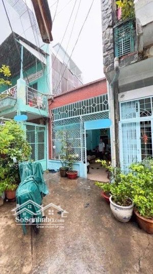 nhà đẹp q4 tphcm hẻm 3 gác rộng rãi