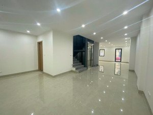cho thuê gấp liền kề khuất duy tiến 100m2 x 5 tầng thông sàn thang máy