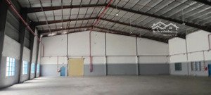diện tích xưởng 2000m2 trần cao, cẩu trục, pccc nghiệm thu, cont 24/24 sân bãi rộng